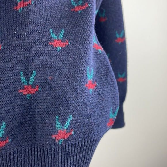Vintage IZOD 100% Wool Men Crew Sweater SZ M Blue with Red/Green Pattern - Picture 11 of 11